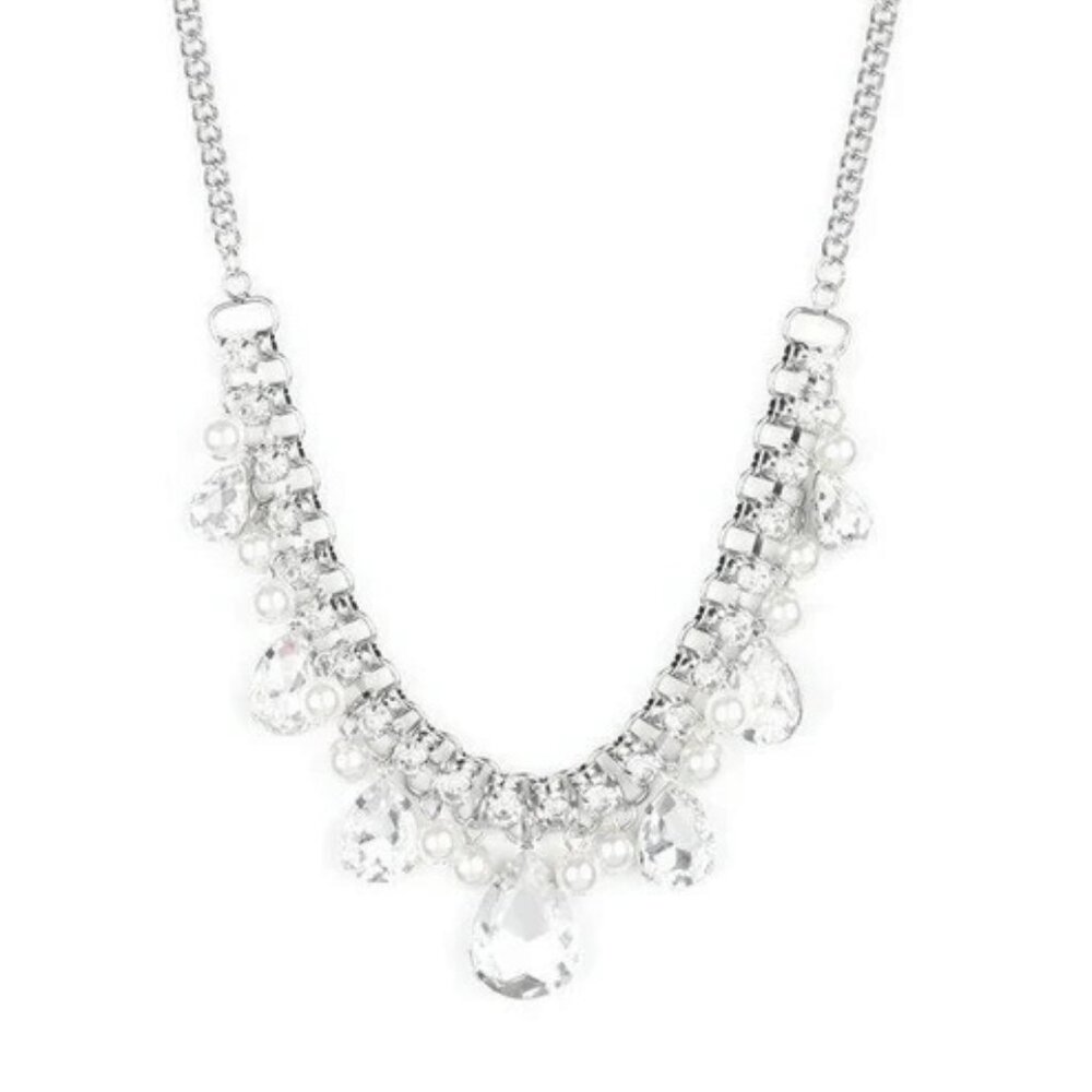 Paparazzi Jewelry Accessories - Knockout Queen - White Necklace - Vintage - Picture 2 of 6